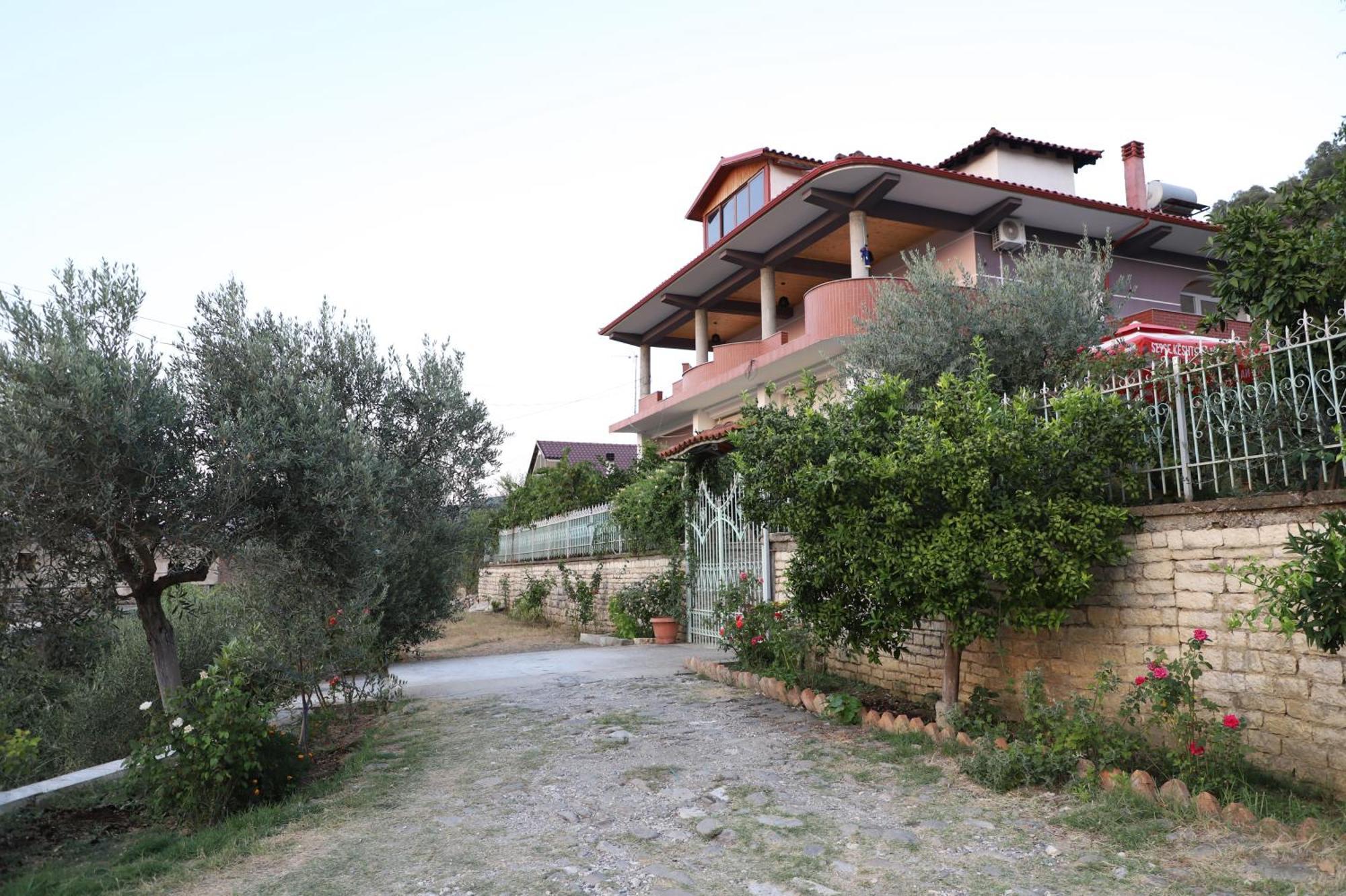 Georgemishel Guest House Berat Dış mekan fotoğraf