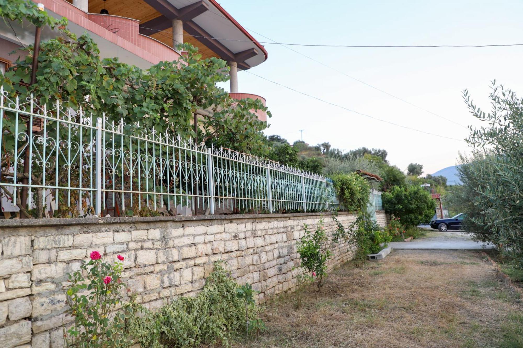 Georgemishel Guest House Berat Dış mekan fotoğraf